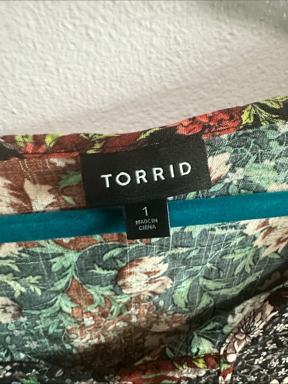 torrid Black Multi Floral Short Sleeve Peplum Top - Picture 3 of 8
